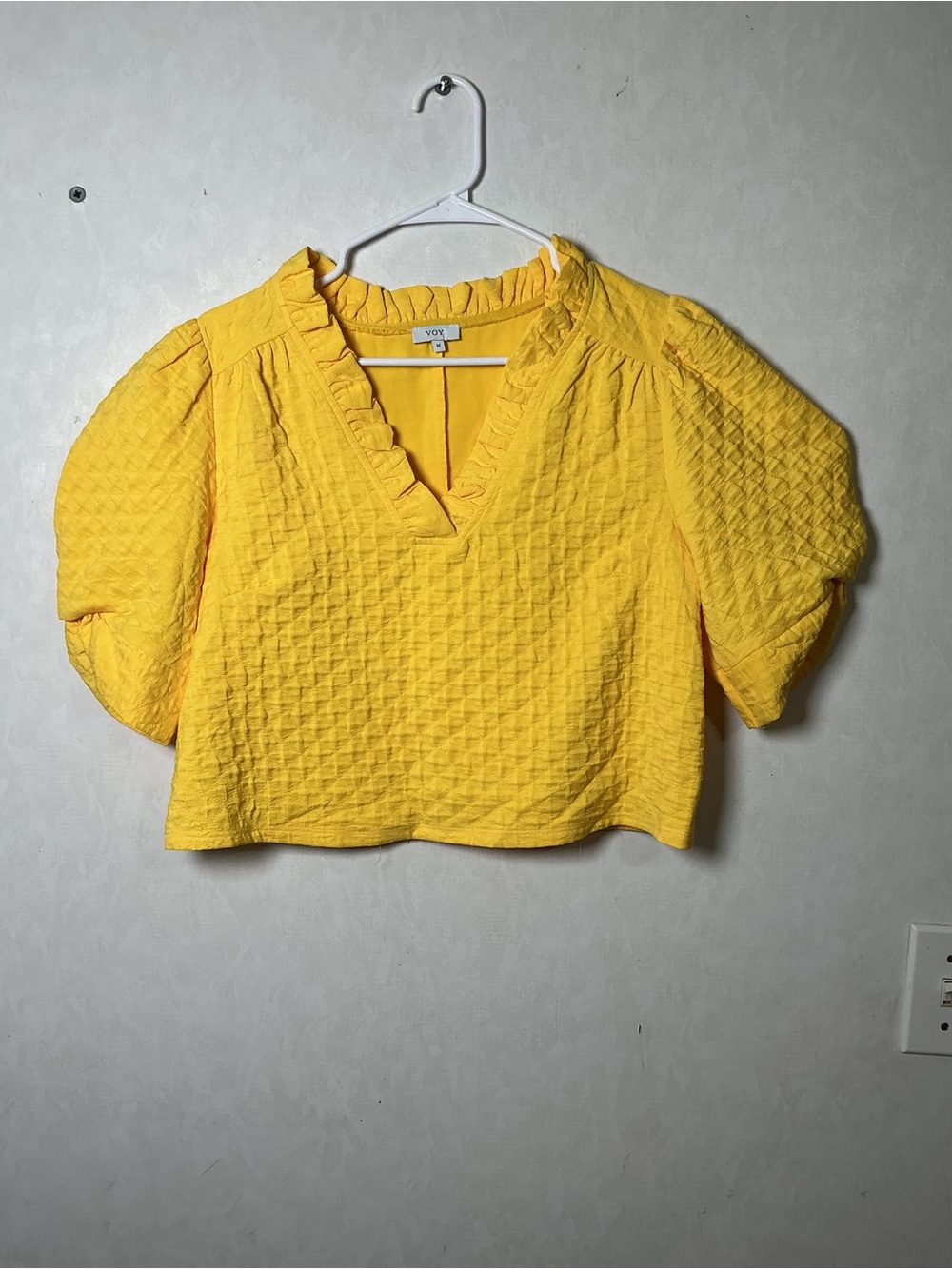 VOY Bright Yellow Textured Puff Sleeve Blouse V Neck Ruffle Trim Top Size Medium